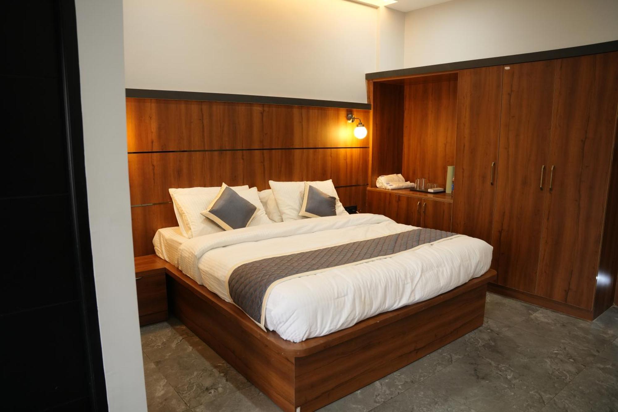 Hotel Sarvam Residency Sāgar Exterior foto