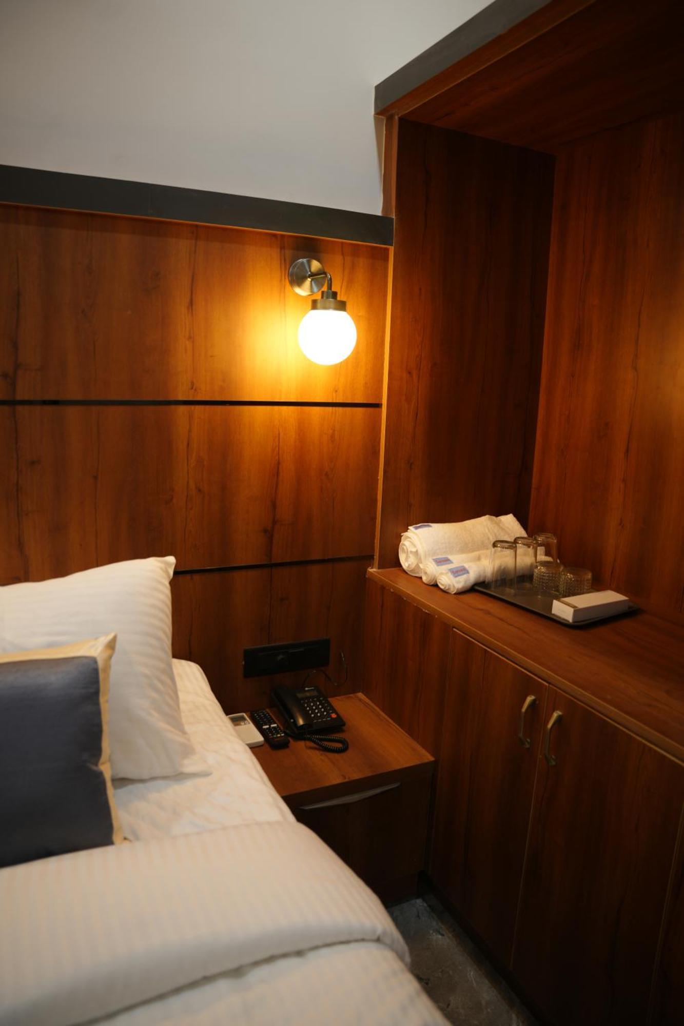 Hotel Sarvam Residency Sāgar Exterior foto