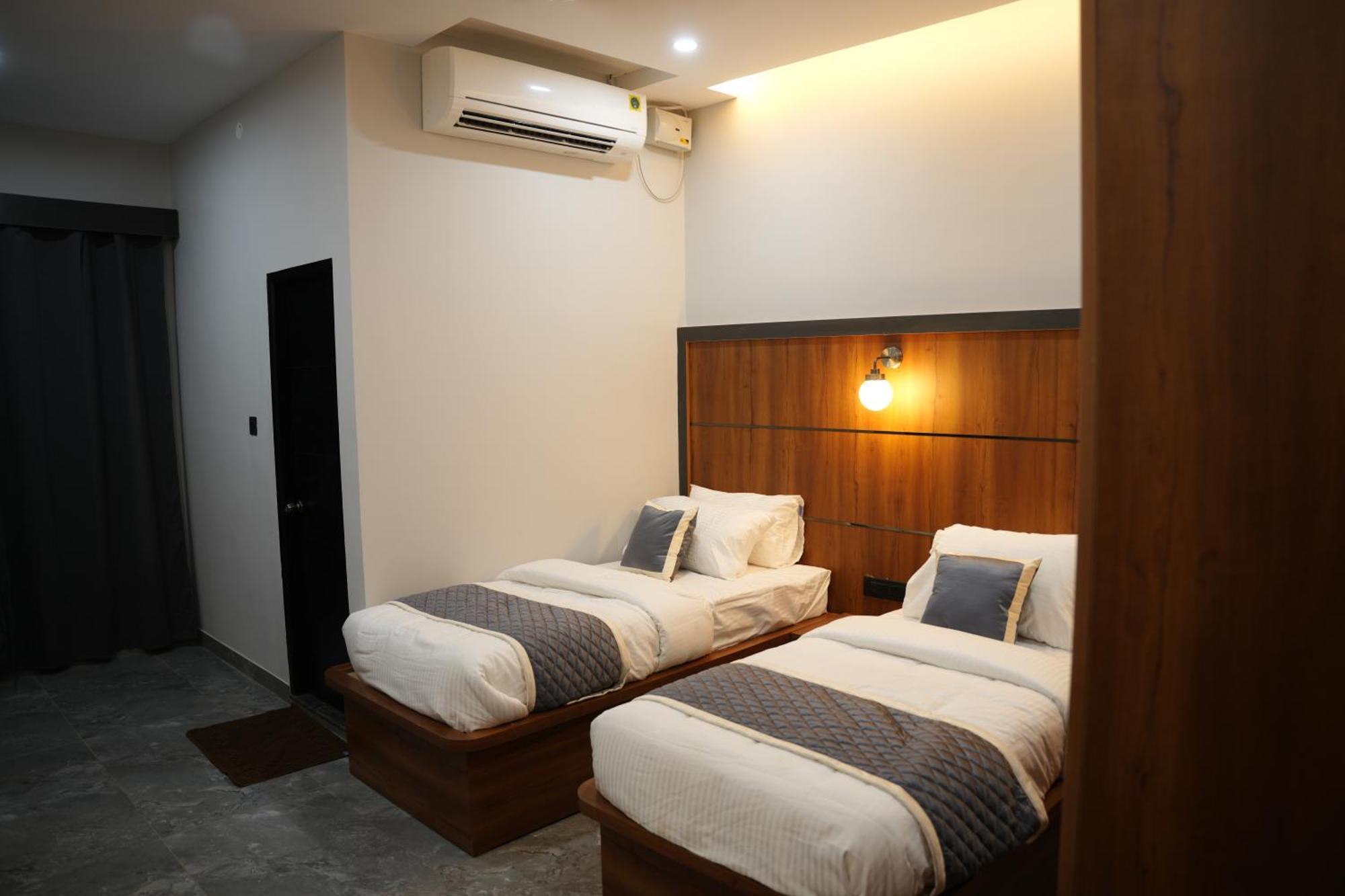Hotel Sarvam Residency Sāgar Exterior foto